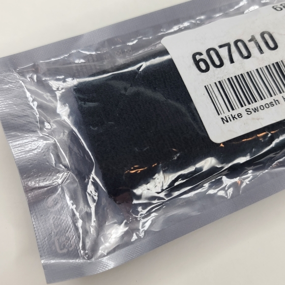 Nike Swoosh Headband Black & White - Picture 2 of 7